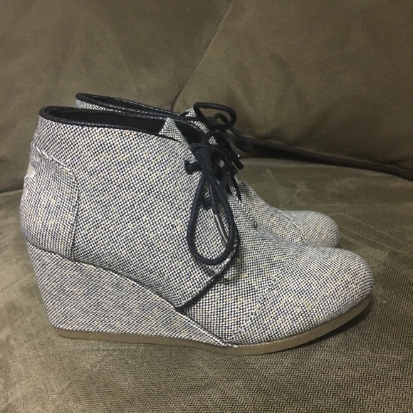 Toms Shoes - TOMS black and white wedges with laces